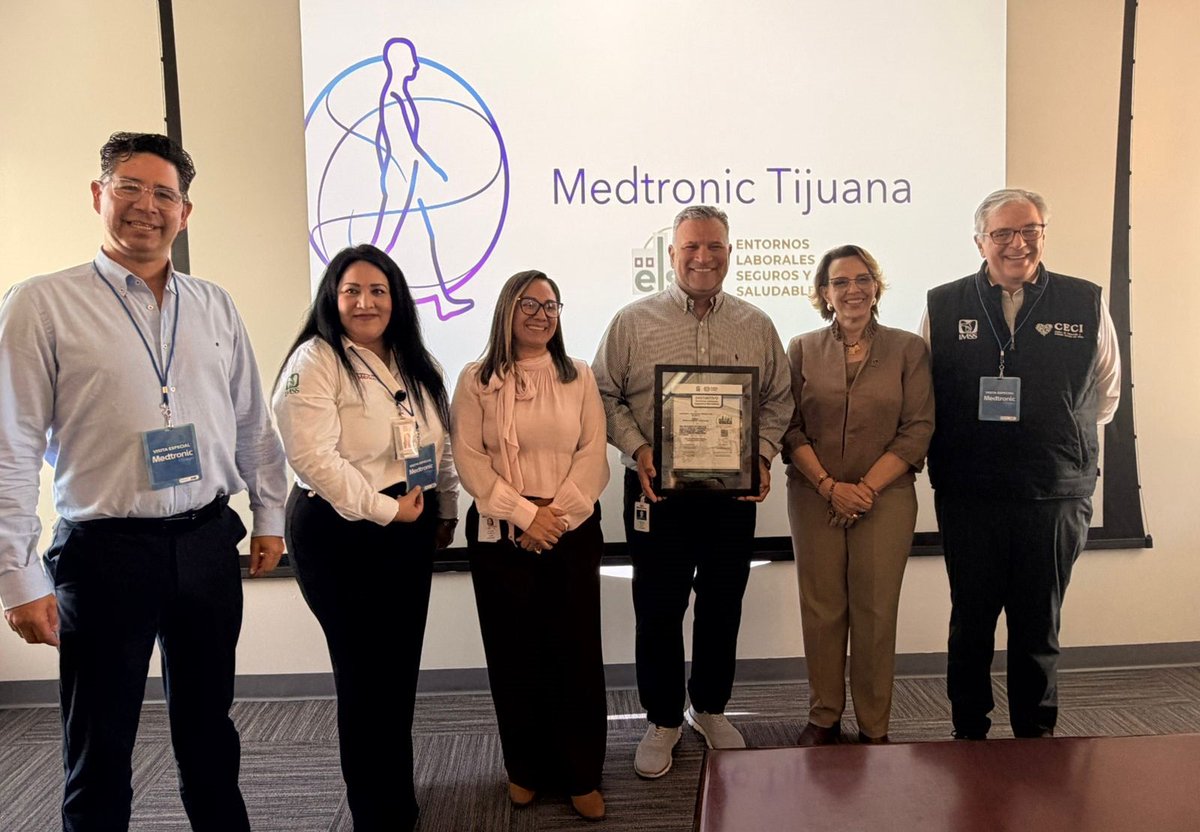 IMSS_BC's tweet photo. 🏭✅ El #IMSSBC entregó el distintivo #ELSSA_IMSS a Medtronic y Foxconn en #Tijuana, por su compromiso con la salud y bienestar de las y los trabajadores.

También se revisaron los avances de los Consultorios ELSSA para acercar servicios médicos a los centros de trabajo. https://t.co/cYjaDV9KGn