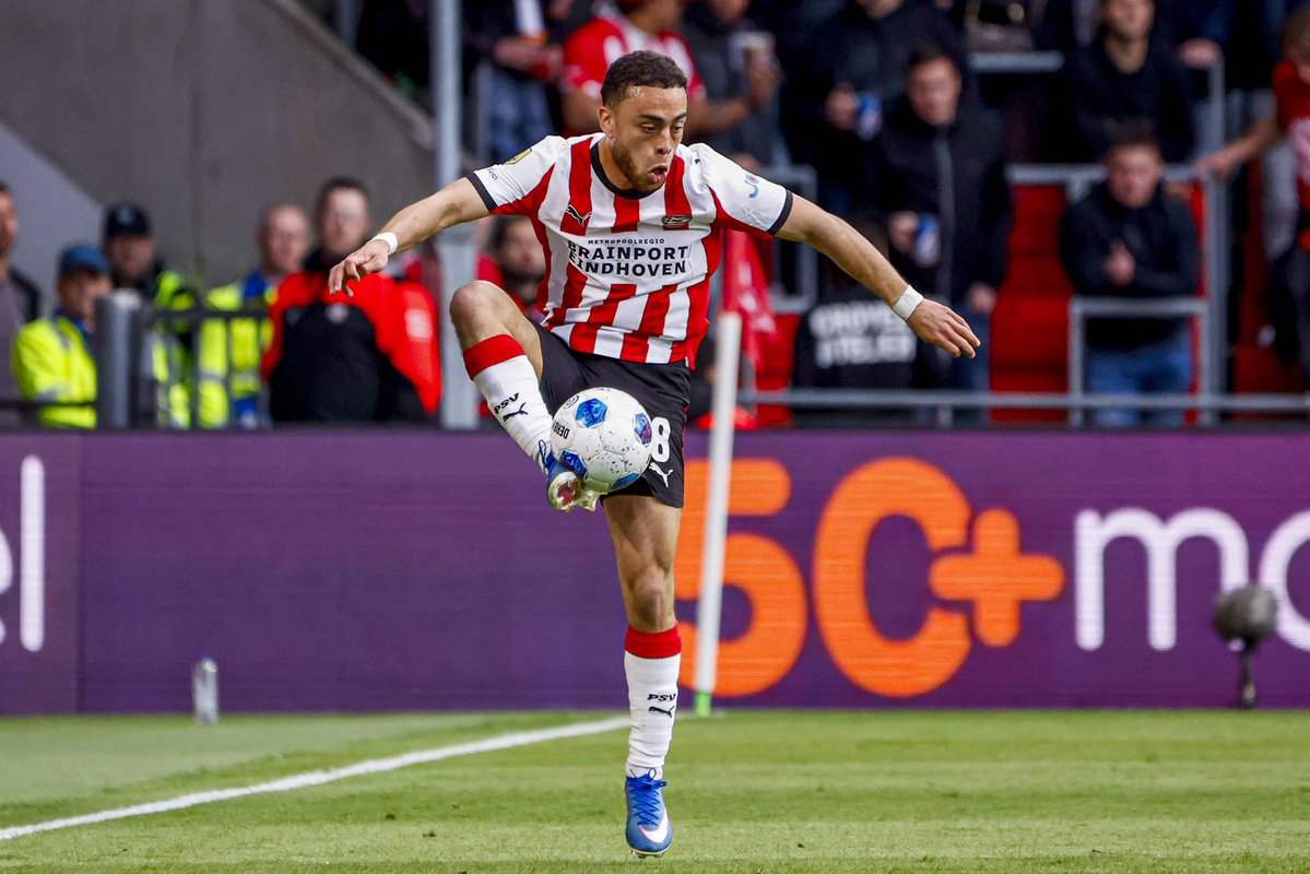 Plettigoal's tweet photo. 🚨❌ Rumors linking FC Bayern with Sergino Dest are currently wide of the mark. No talks. No negotiations. 

A good player, but currently not a transfer target. Bayern still want to extend Konrad Laimer’s contract, while Josip Stanisic can also play in that position. Nathaniel Brown (verbal agreement), would be another option. In addition, Sacha Boey has not been sold yet. @SkySportDE 🇺🇸