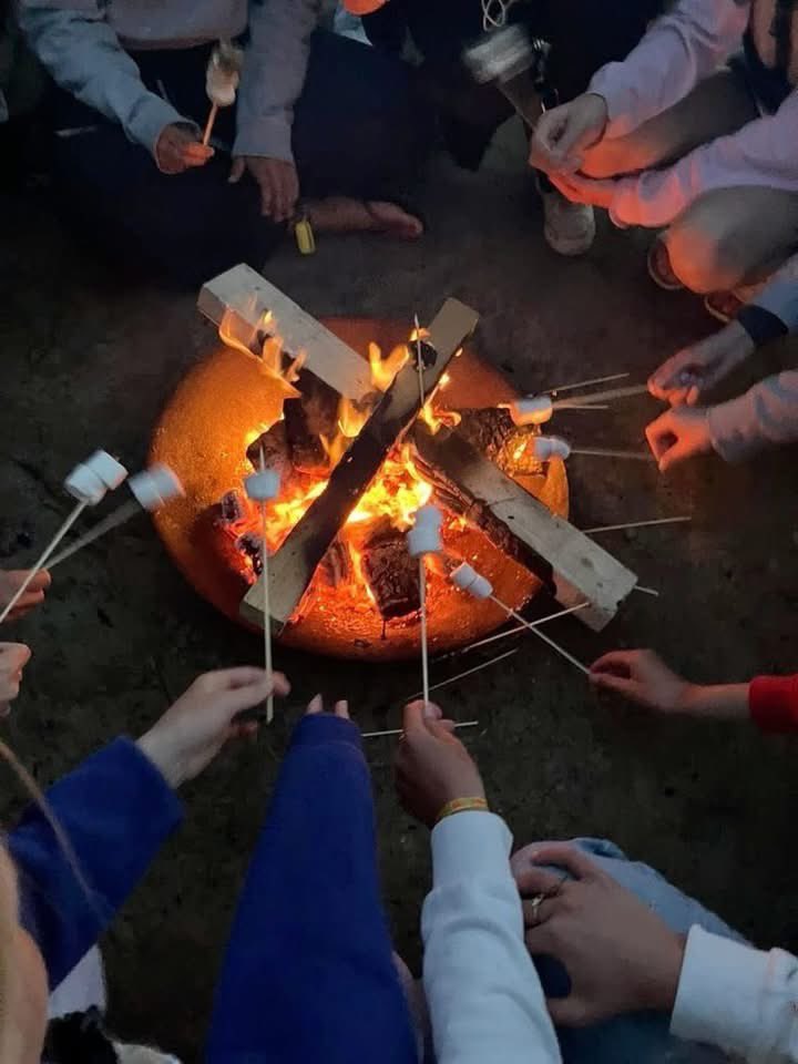 layxsnv's tweet photo. This is your sign to have your S’mores date with your friends 🫶🏼🫶🏾 https://t.co/z5uWXrBPVe