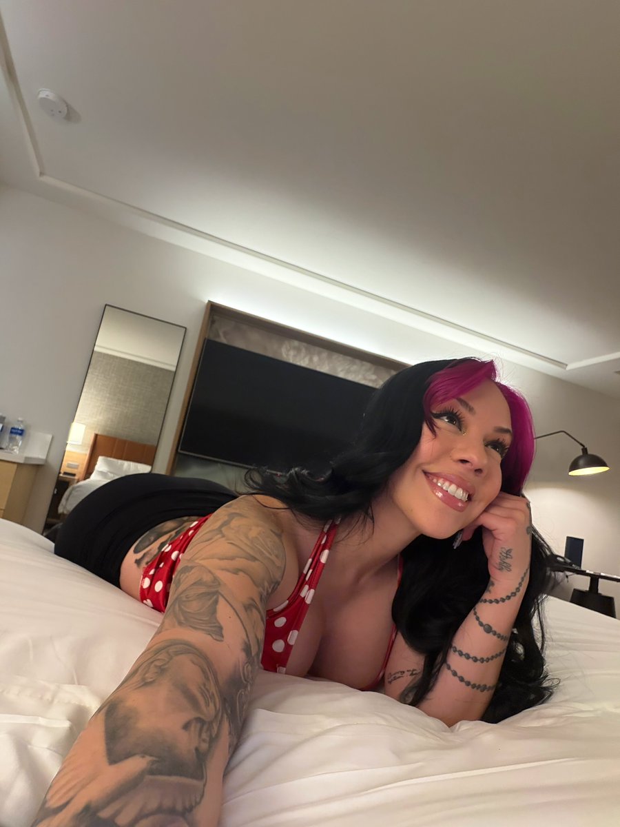 salice_roseee's tweet photo. ALMOST THE WEEKEND!!! ✨😌❣️ https://t.co/bLjAzjTtx6