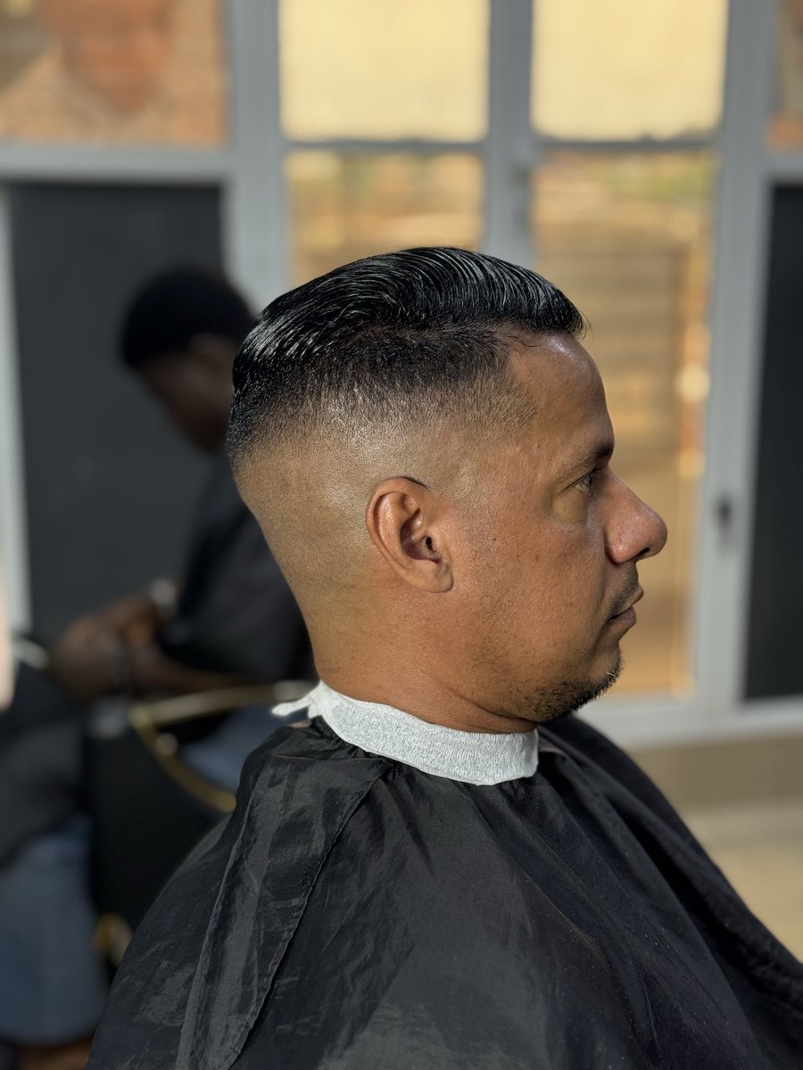 tehm5050's tweet photo. Freshness delivered. 💯#j10barbersplace #femalebarber #apostolos #topzy #abeokutabarber https://t.co/Gr2bwUb3XV