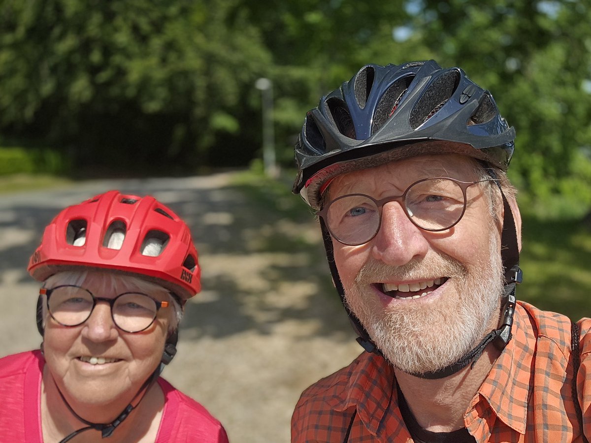Simon_Westerhof's tweet photo. Dag 8 van reizen met ons VW-busje. Wij beleven mooie dagen in Denemarken. Wat een prachtig land. Wij reizen traag en de dagen zijn bijzonder vluchtig. Wij volgen delen van de Margrietroute &amp; reizen thans van eiland naar eiland. We beleven mooie avonturen en maken veel foto's. Moi https://t.co/YmFu9HFVMT