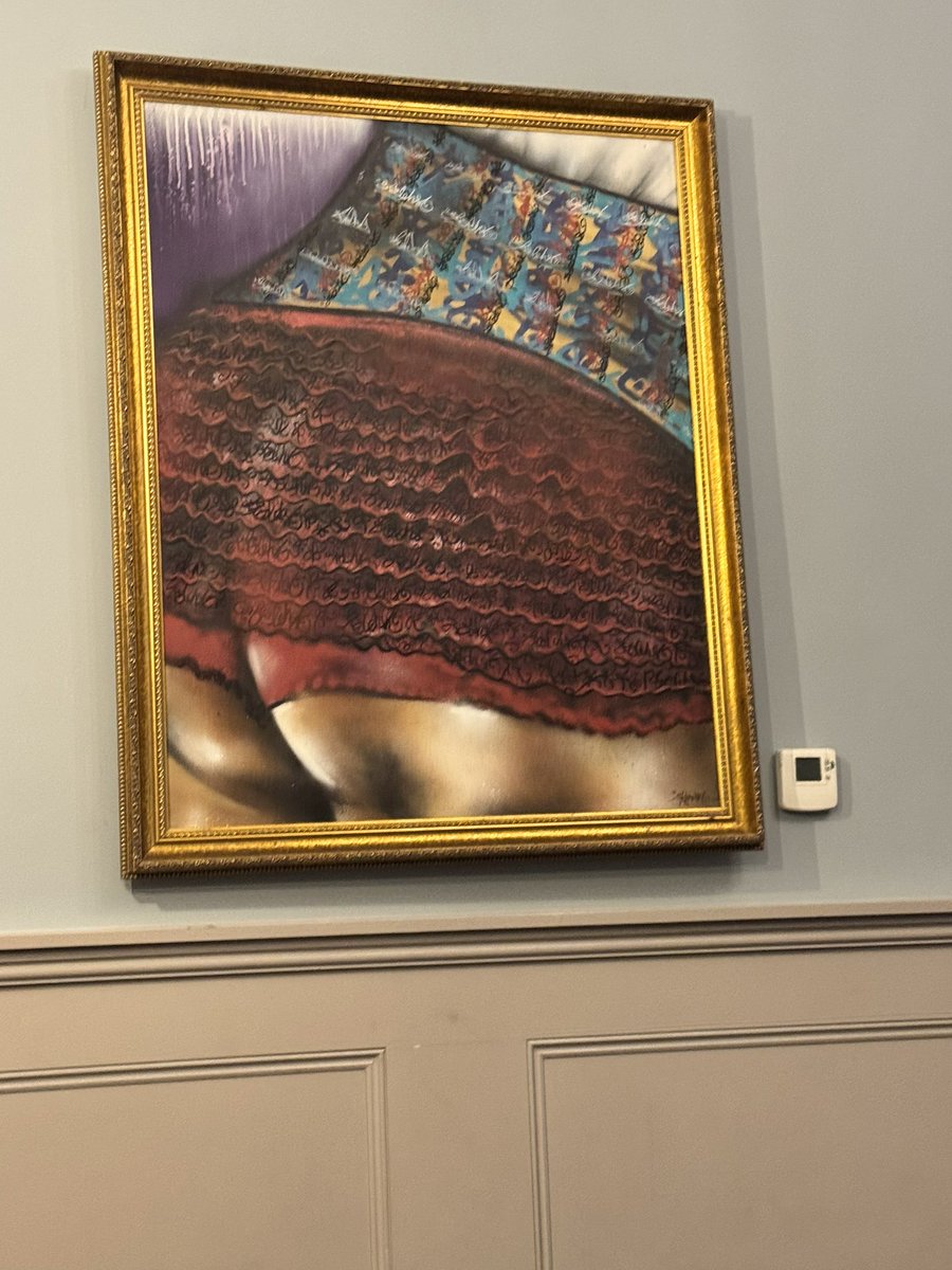 dateswithZoe's tweet photo. When the artwork in your Airbnb totally matches your vibe… https://t.co/oXveQBjQj2