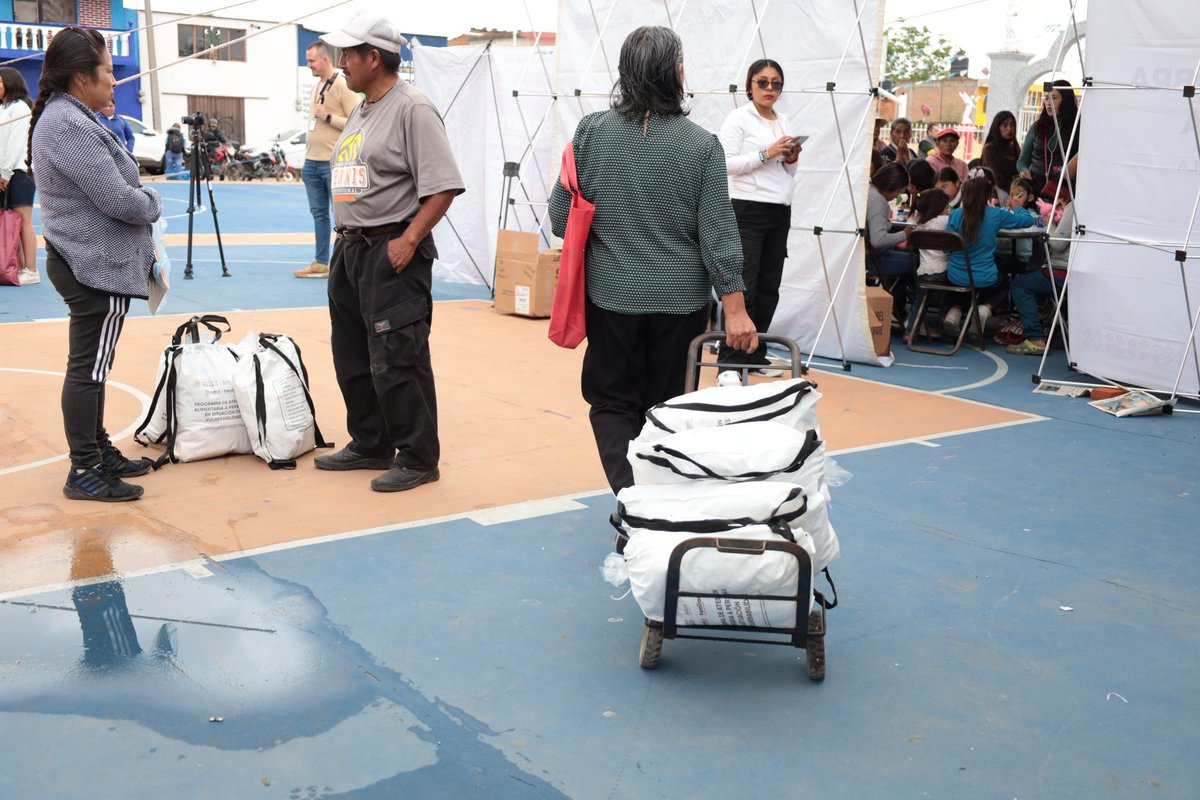 CholulaDIF's tweet photo. 🤝 Los apoyos beneficiaron a familias de San Diego Cuachayotla, San Sebastián Tepalcatepec, Santa Bárbara Almoloya y San Cristóbal Tepontla, contribuyendo a mejorar su alimentación y calidad de vida.✨ https://t.co/zFflCAcXBy