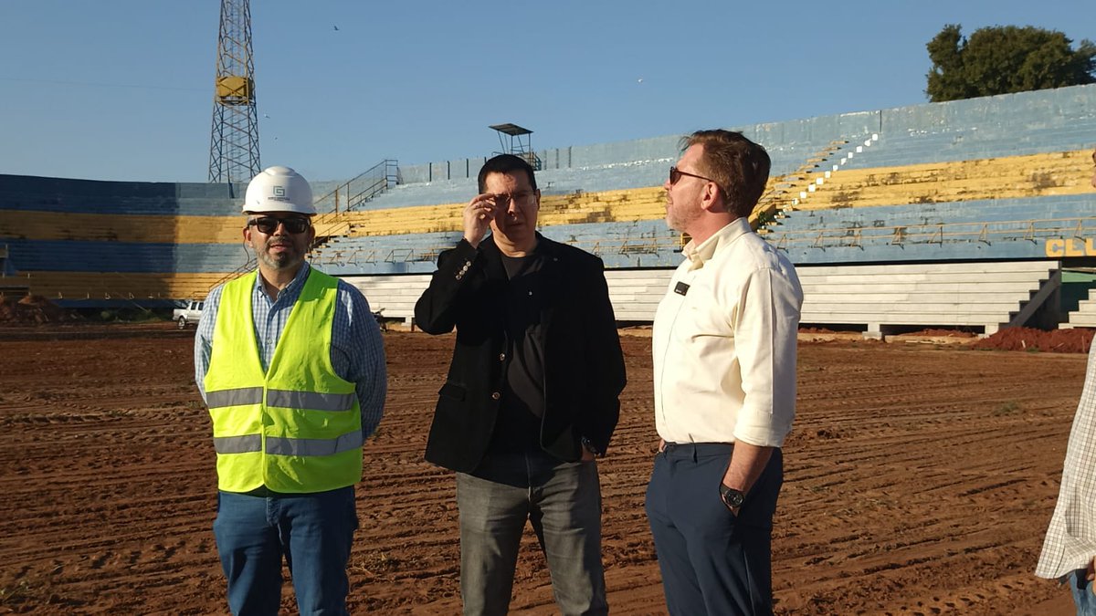 AlailaSanabria's tweet photo. En #Luqueño esta tarde recibió la visita del Presidente de la CONMEBOL, Alejandro Domínguez vino a verificar los avances de las obras del estadio...

Comento de que  en marzo del 2027 se estaría finalizando las obras.

@DeporteTotal780 

.... https://t.co/gHs3rzjSGQ