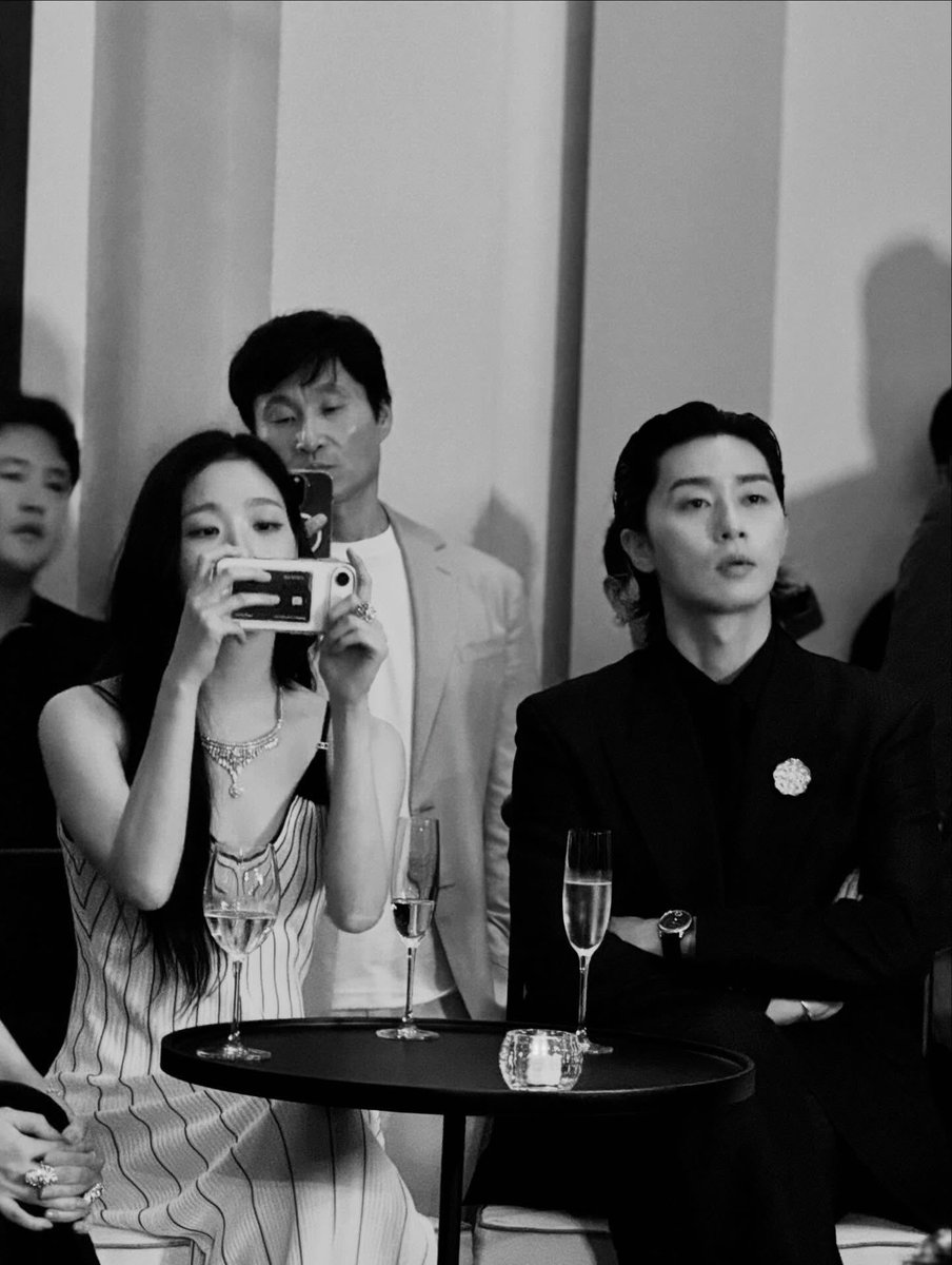 kimgoeunphofc's tweet photo. Kim Goeun with Park Seojoon at the Chanel ‘Signes et Symboles’ High Jewelry event in Hong Kong on Wednesday, June 3.

📸 noelso

#KimGoEun #김고은 
#ChanelSignesEtSymboles #ChanelHighJewelry https://t.co/JsyXJDXxgs
