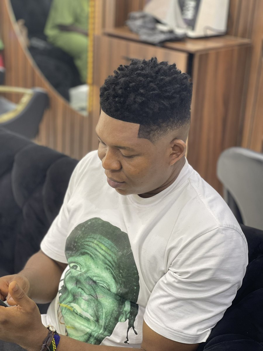 azCut's tweet photo. Good haircuts build loyalty….✊🏻 https://t.co/cVprd9w5MW