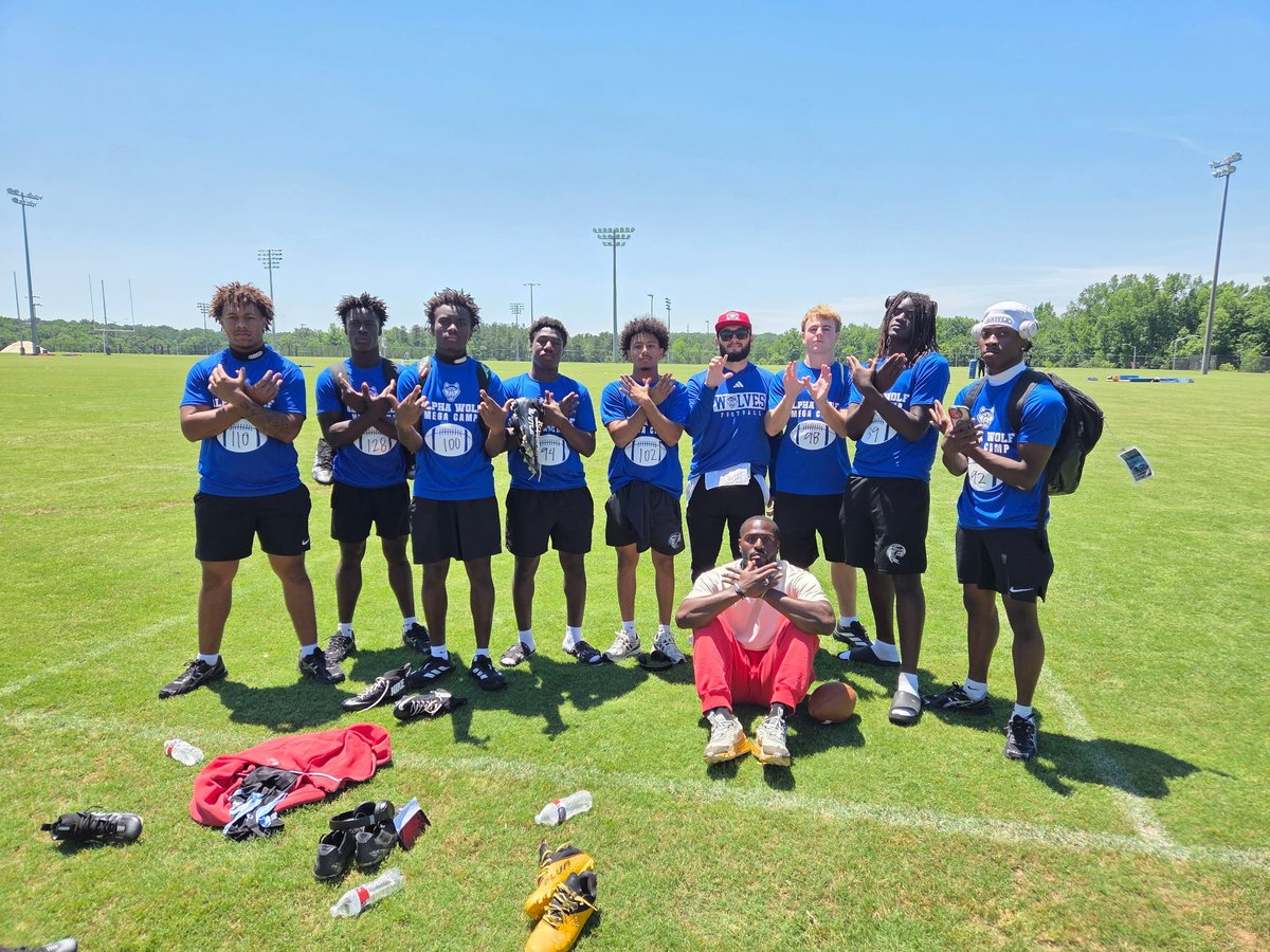 jalenwebley08's tweet photo. Had an amazing time at the University of West Georgia🐺 !! @CoachSewellUWG @CoachKade_Glenn @caffeyjbhs @CoachBerry247 @CoachUK33 @CoachJJAlgarin @CoachPitty @DouglasGrose @JensenFootball @JBHSFalconFB https://t.co/Tuel7xBhXb