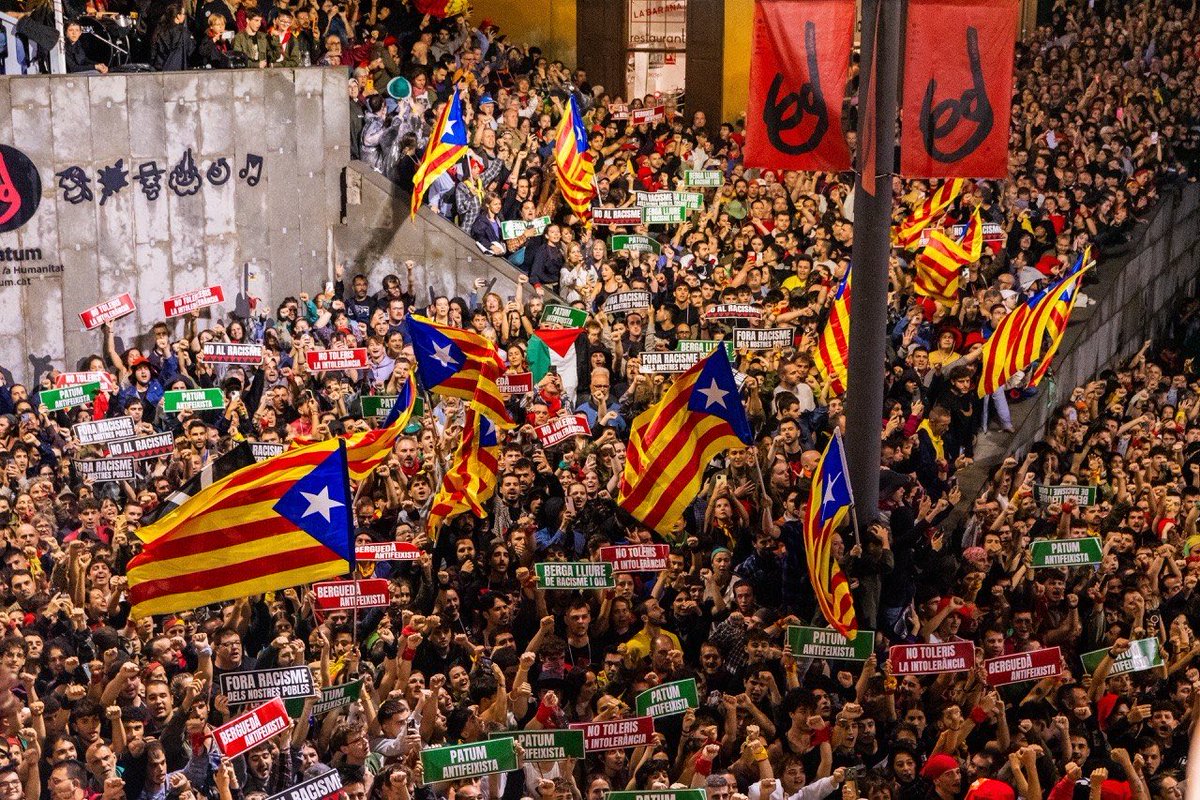 JuntsXCat's tweet photo. 📍El secretari general @jorditurull i el portaveu de @juntsperberga @CaballePlanas assisteixen a la Patum de Berga. 

Avui, dijous de Corpus, se celebra @lapatum completa. https://t.co/hQjUMU4sBM