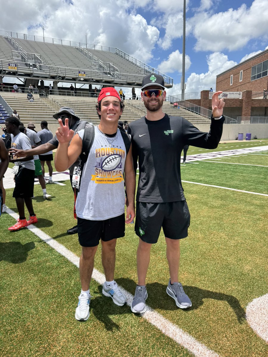 hudson_hurst3's tweet photo. Thank you @CoachDReakes for the good words after camp today and the invite to the @MeanGreenFB camp this next week!

@Coach__Adams @CoachMurph35 @CoachPowell_RCS @TXPSMedia @TXPrivateFBGuy @movement_doc_ 
@tapps247 @SeanOReilly979 @Grant_Kinser @CoachTylerAllen https://t.co/gdV39S7o78