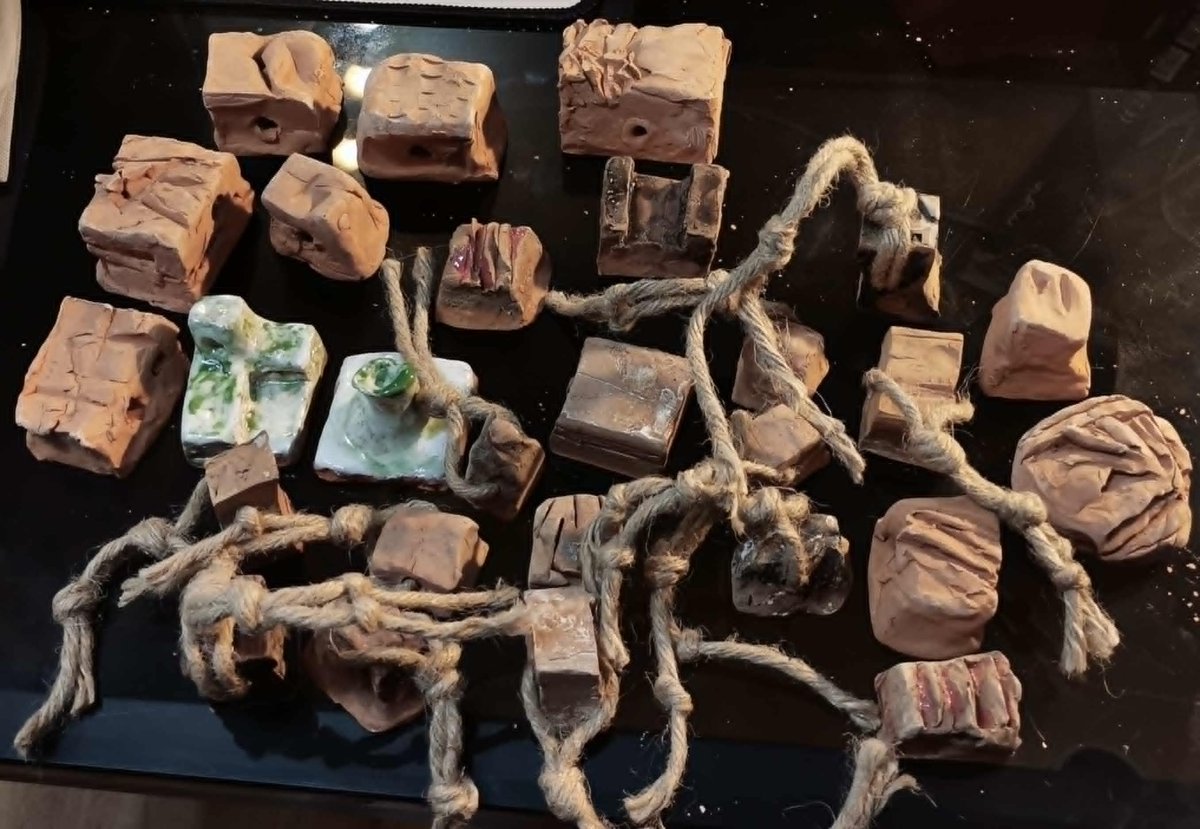 DullClayCutter's tweet photo. When you're just about to run out of empty seals, but your sister visits and brings the final pieces from your last batch. Gosh, I love holding clay seals in my hand. Such a calm, tranquil feeling. The texture, the porous surface, the weight, the clinging sound when they touch.🥰 https://t.co/7ywXSTFKHc