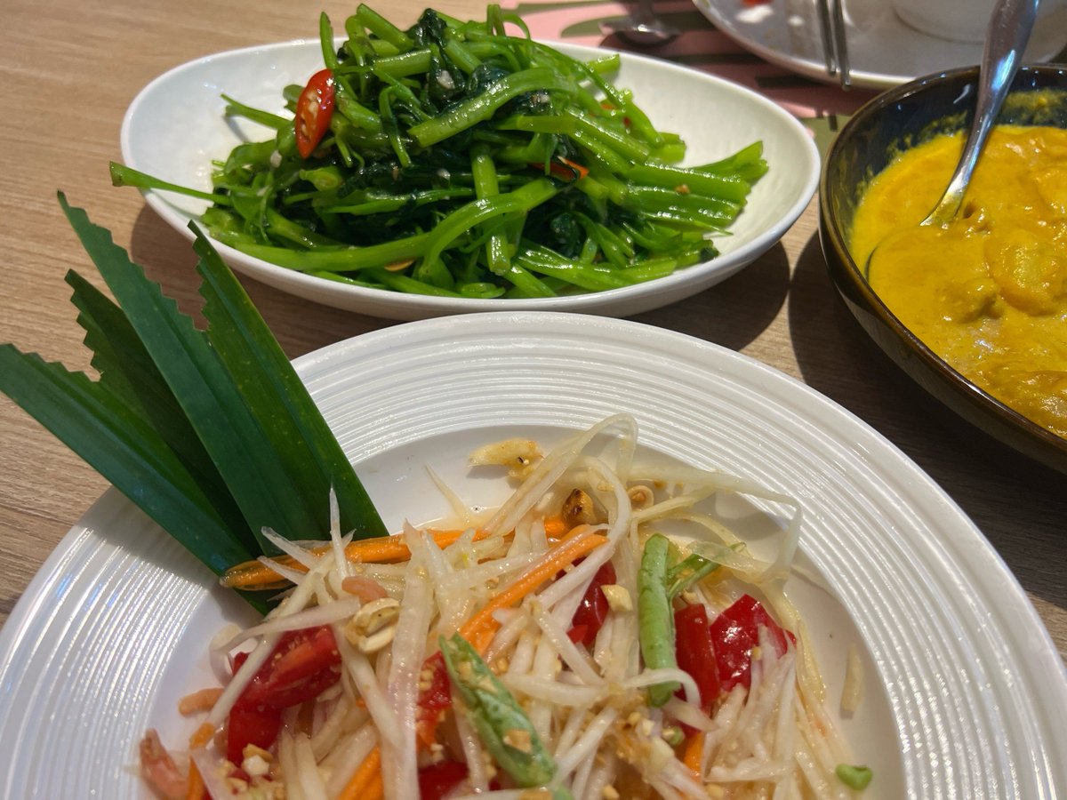ChipBreezy's tweet photo. Craving bold flavors Today’s pick: Thai green curry with creamy coconut milk, fragrant kaffir lime leaves, and tender chicken—comfort in a spicy, herb-packed bite! https://t.co/ZWvxPwmrlC