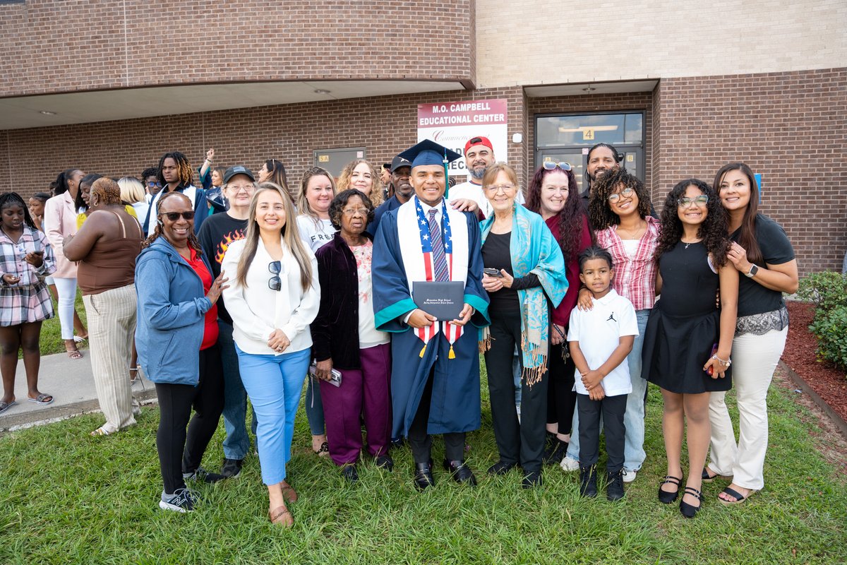 SpringISD's tweet photo. 🎓💙 From survivor to graduation speaker.

Just two years after a devastating car crash changed his life, Momentum High School graduate Romeo Ballard stood before his classmates to deliver a powerful message of resilience, perseverance, and second chances.

His journey to graduation was anything but easy, but through determination, family support, and the encouragement of educators, he never gave up on his future.

Read Romeo's inspiring story here:
https://t.co/qgK1n6Gjy4

#SpringISD #MomentumHighSchool #ClassOf2026 #StudentSuccess