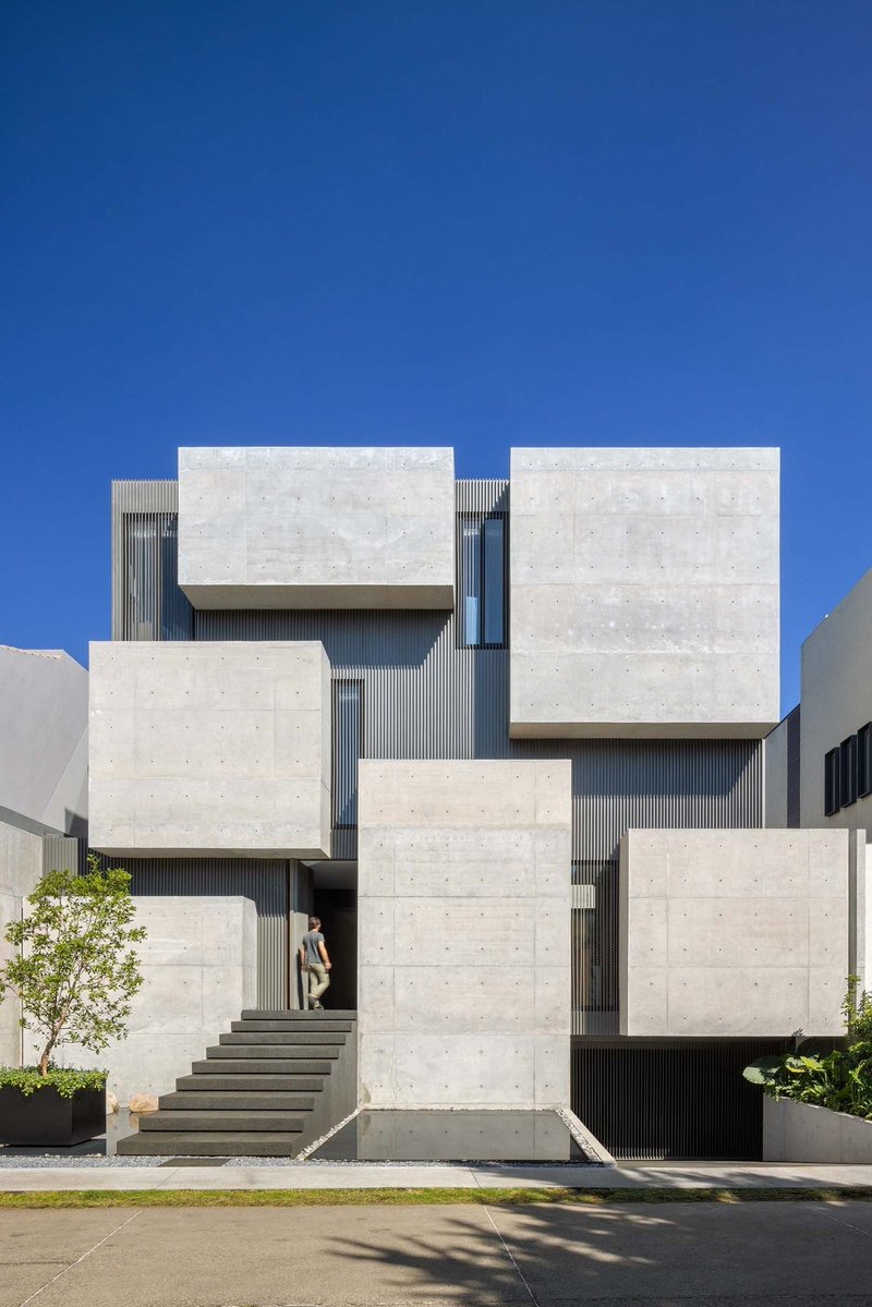 archistar1's tweet photo. La Casa Ailes
Citta' del Messico 🇲🇽 
#architettura  Srudio Guzmán Creative Group,
Presenta una facciata brutalista composta da sei ''volumi''in cemento a vista.
#architetturabrutalista https://t.co/bmzp94zmnZ