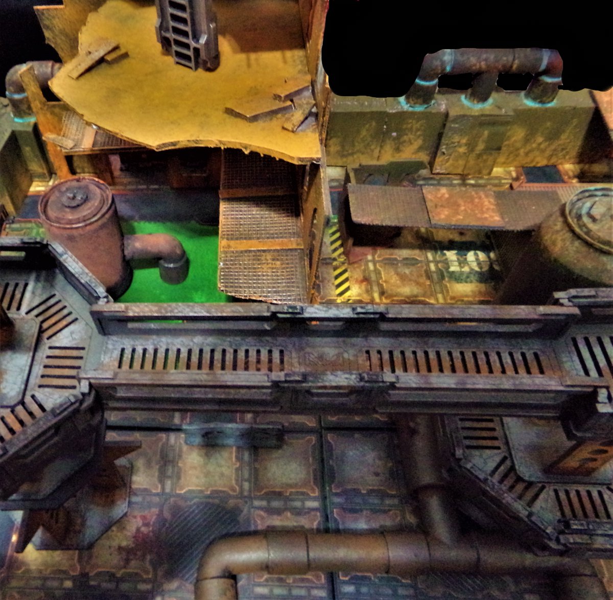 ChaosScrapLord's tweet photo. Cleaning out some picture folders, found shots of my Necromunda table. Shame I only got like 2 games on it before everyone moved onto the next thing. https://t.co/7FQ9vGSw7N