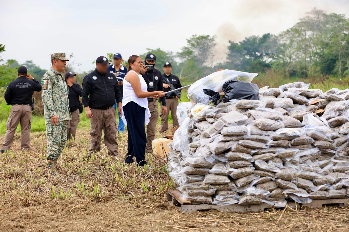 ReporteTab's tweet photo. Incinera FGR cerca de una tonelada de narcóticos en Tabasco

https://t.co/Qgv7XMjSud

#RT #Justicia #Seguridad https://t.co/mYSMuw4MdH