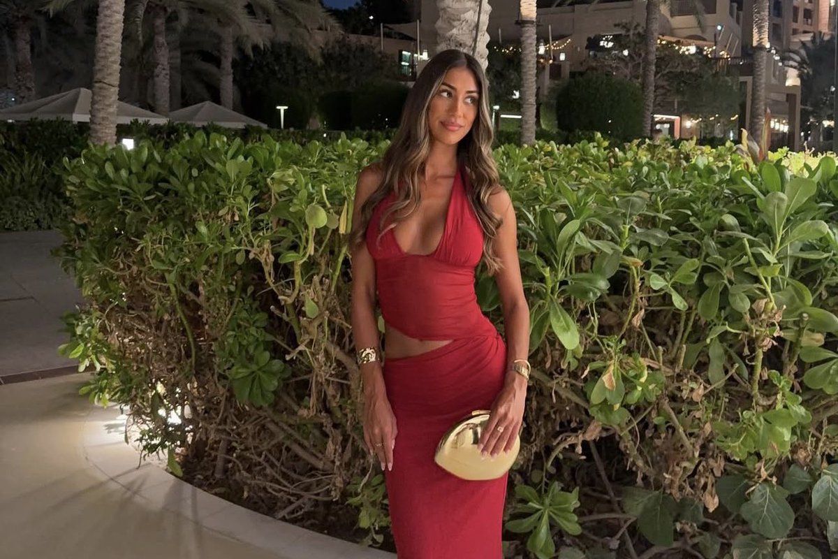 flyestdesi's tweet photo. priya is so tea #loveisland https://t.co/RmN4smjqY0