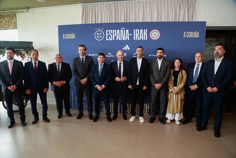 futgal's tweet photo. 💙 @pabloprietoRFGF, anfitrión da @SEFutbol 

O presidente da Comisión Xestora da RFGF, Pablo Prieto, exerceu este xoves de anfitrión da @SEFutbol durante a súa estancia na Coruña https://t.co/hknBfXpDXj