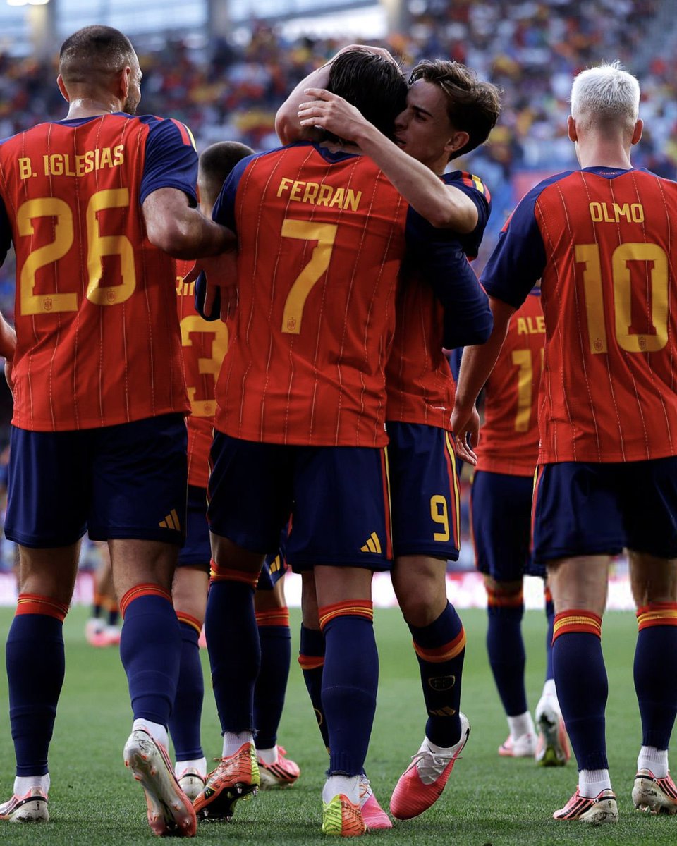 clauxfcb's tweet photo. hermanitos https://t.co/6jUkzYCZXu