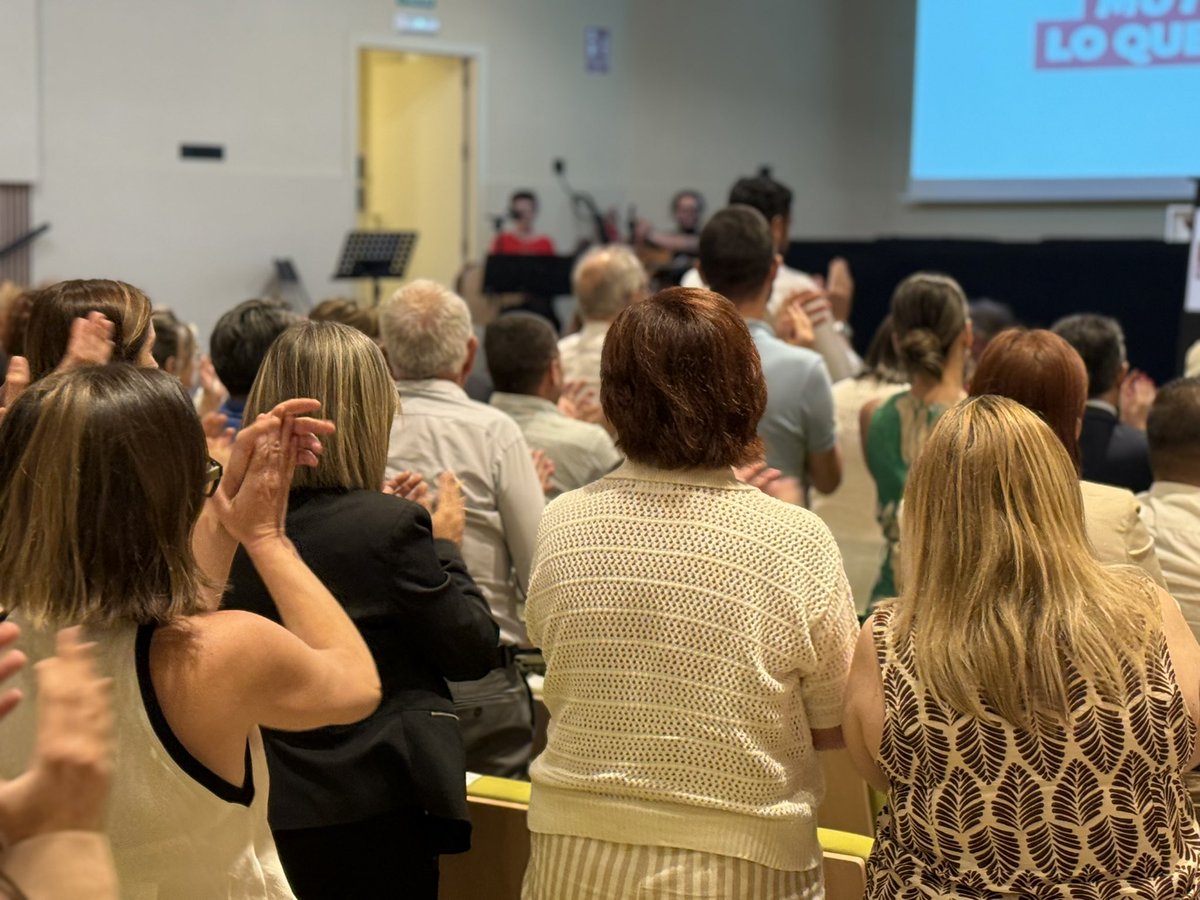 GrupoPSOEMurcia's tweet photo. Orgullosos de nuestra tierra, de nuestra gente y de todo aquello que nos identifica. 

 Disfrutamos de una jornada especial celebrando lo que fuimos, lo que somos y lo que seremos 🌹

♥️Muy de aquí, muy nuestro. Lo que nos une. https://t.co/prBYFxrSkw