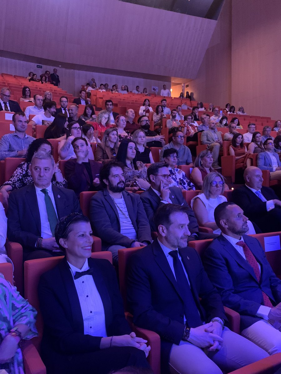 PSOEAytoAvila's tweet photo. 🌹Asistimos a la entrega de premios de la emisora de radio COPE Ávila, que cumple 25 años.

🎉 Nuestra enhorabuena a la emisora por estos 25 años de compromiso con la información local y a todas las personas y entidades premiadas por su esfuerzo y dedicación. https://t.co/Ni71GRu5o3