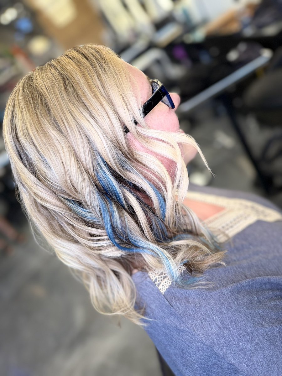 SalonDavid's tweet photo. #loreal #salondavidanthony #Jolietillinois #willcountyillinois #hairsalon #shorewoodil #shorewoodillinois #minookaillinois  #salon #hair https://t.co/sU4OysUkQ8