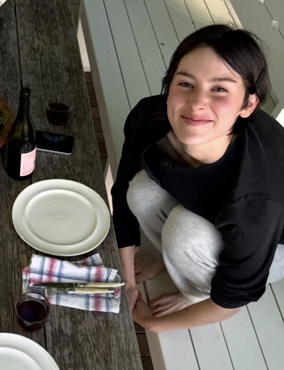 carolisonherown's tweet photo. la ragazza che mi ha svuotato il conto btw https://t.co/KxFMxo7VrI