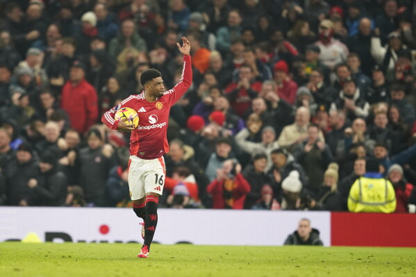 baoball's tweet photo. The season he was expected to improve his numbers, he was deployed as a wing-back. #InAmadWeBelieve https://t.co/yb7UWnQSVp