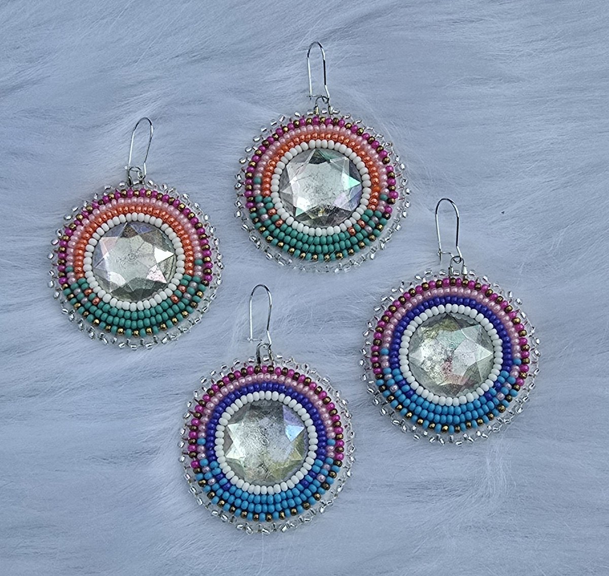 beauxbeautyblog's tweet photo. Nebula effect beaded hoop earrings available in my Et$y shop @ https://t.co/myNxb0ikHt w/ FREE US shipping! Qagaasakuq- thank you for looking! 🌌 #AlaskaNative #FirstNations #NativeMade https://t.co/frIBcOCqPh