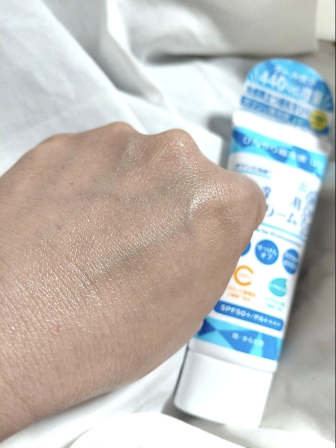 yorimichi_chie's tweet photo. 【PR】 #プロ業務用UVクリーム超氷冷 #ひんやりUV #日焼け止め #UVクリーム
プロ・業務用UVクリーム超氷冷を使ってみました。
伸びのいい軽いクリームで、塗るとひんやりして気持ちいい使用感。
ベタつきにくく、さっぱりしているので日中の塗り直しにも使いやすいと感じました。 https://t.co/XejcKV4b0j