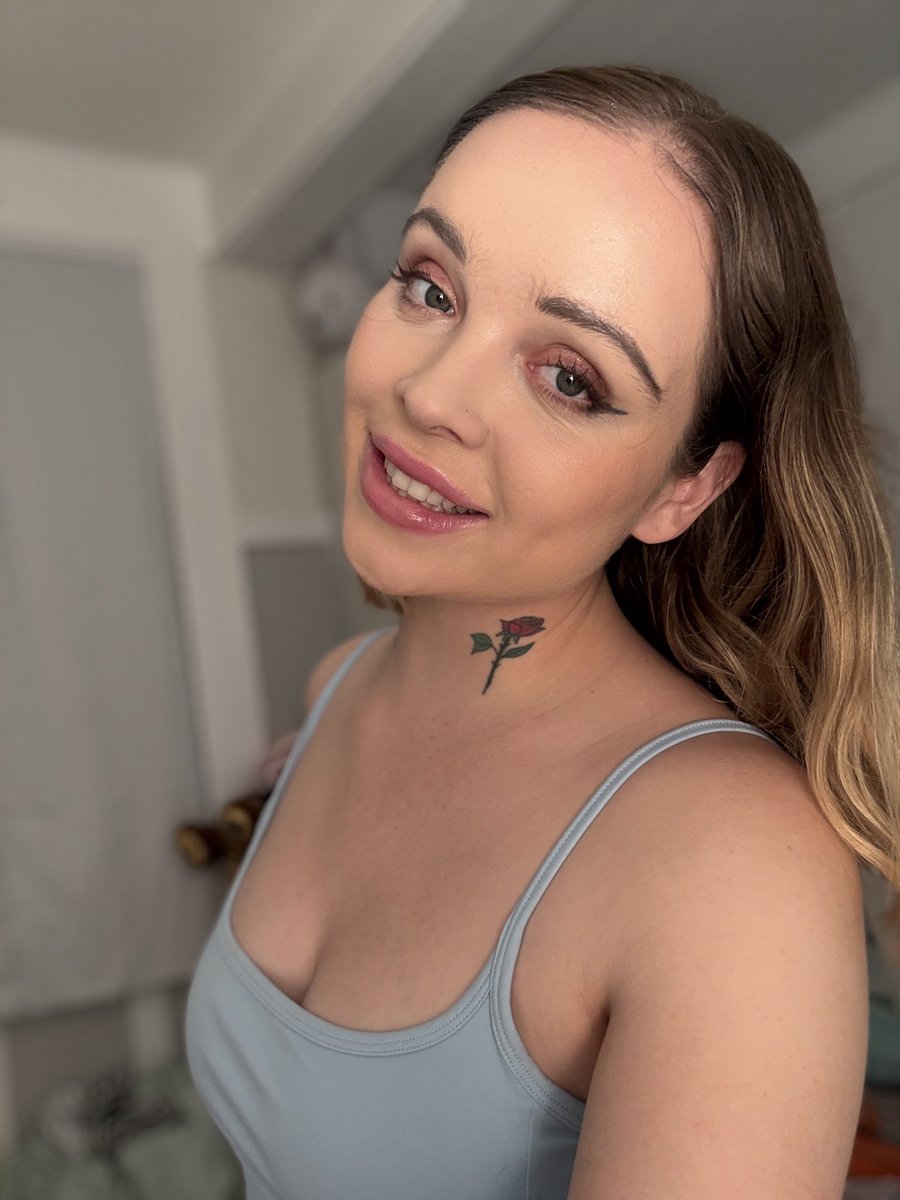 brynn_nova's tweet photo. Feeling cute and sexy 😘✨ https://t.co/8zNzgTEvpe