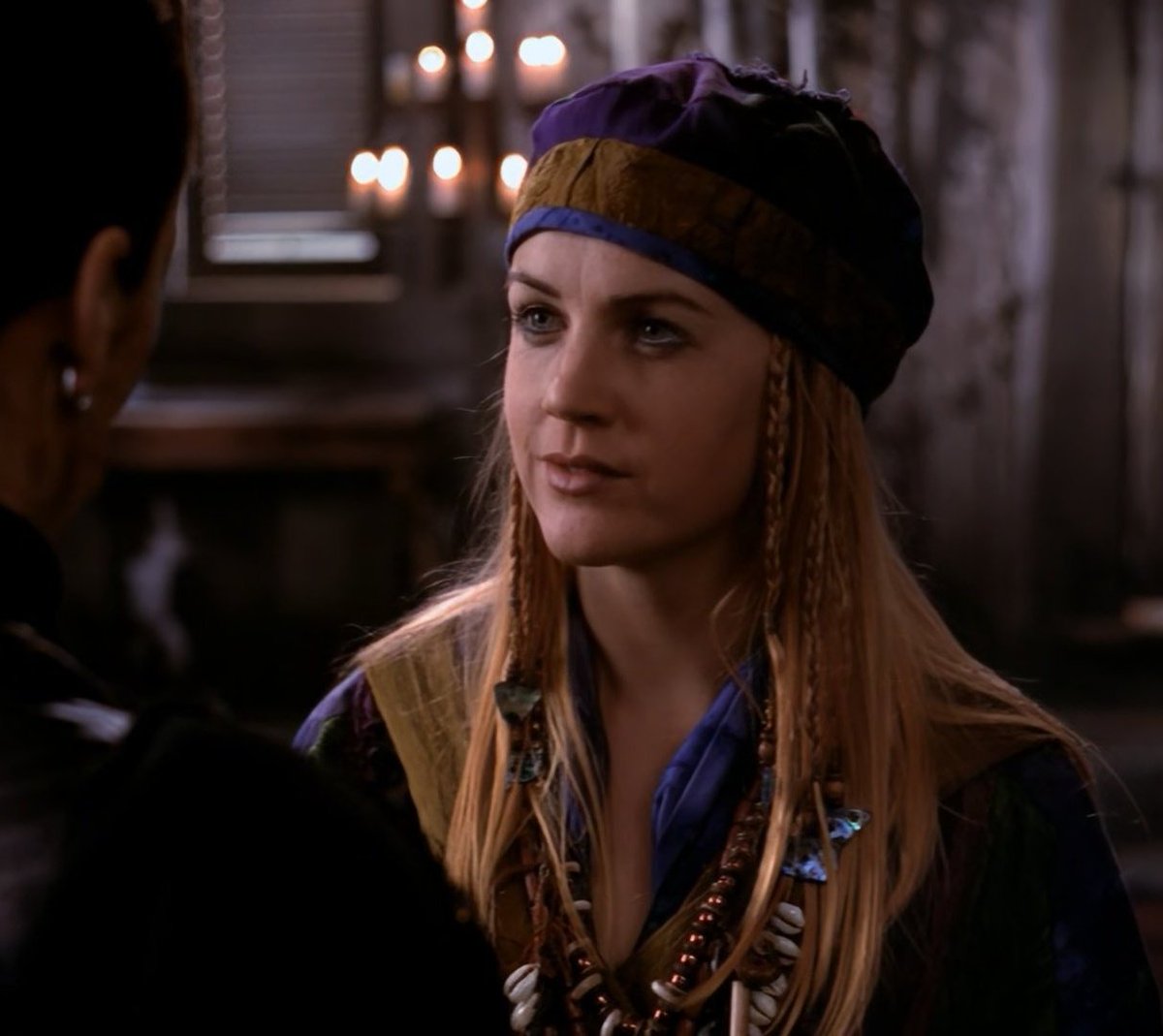 GirlMeetsTV_'s tweet photo. Renee's acting choices here with the face... There's really only a few scenes in the entire show Gabrielle looks at anyone like that. She was wearing the hat that makes you play the scene really gay in this episode https://t.co/l0lIS4O9Bd