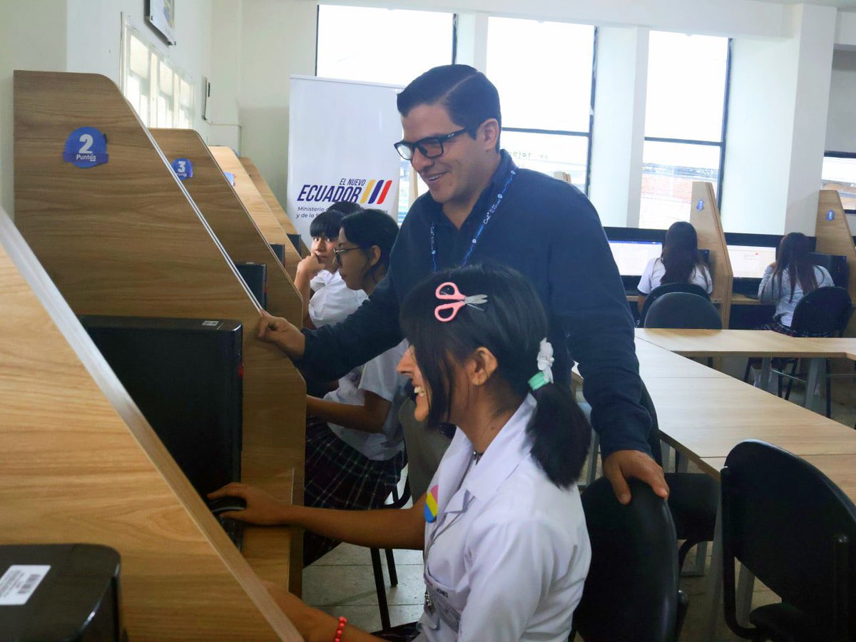 CNTinforma's tweet photo. Participamos en la inauguración del Punto Digital Gratuito Naranjito. 🛜

El ministro de @Telecom_Ec, @robertokuryec, dio la bienvenida a este espacio que beneficiará a 44 mil habitantes con conectividad y servicios digitales.

@CNT_EC provee internet para su funcionamiento. https://t.co/W0aylGej7k