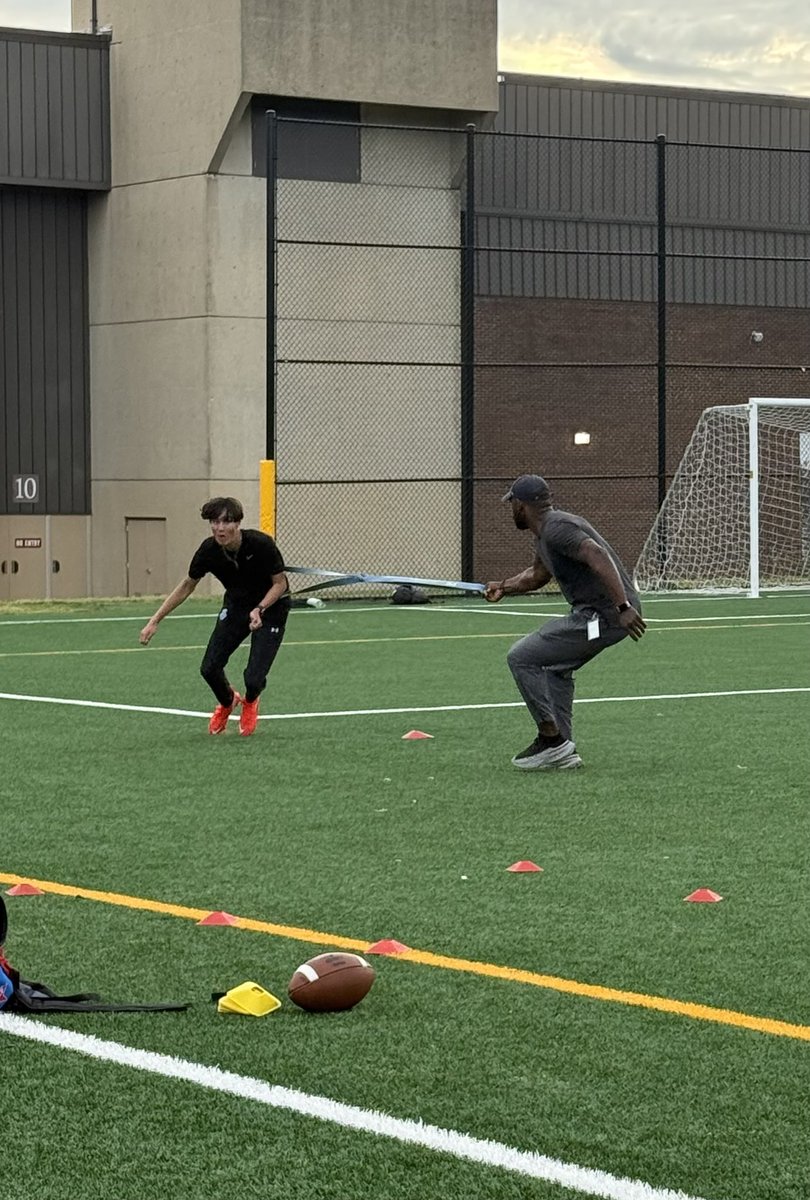 AlexClarke2028's tweet photo. No off season with Coach Boggan @routesurgeon #WR #classof2028 #highschoolfootball https://t.co/VCn42Oy0cu