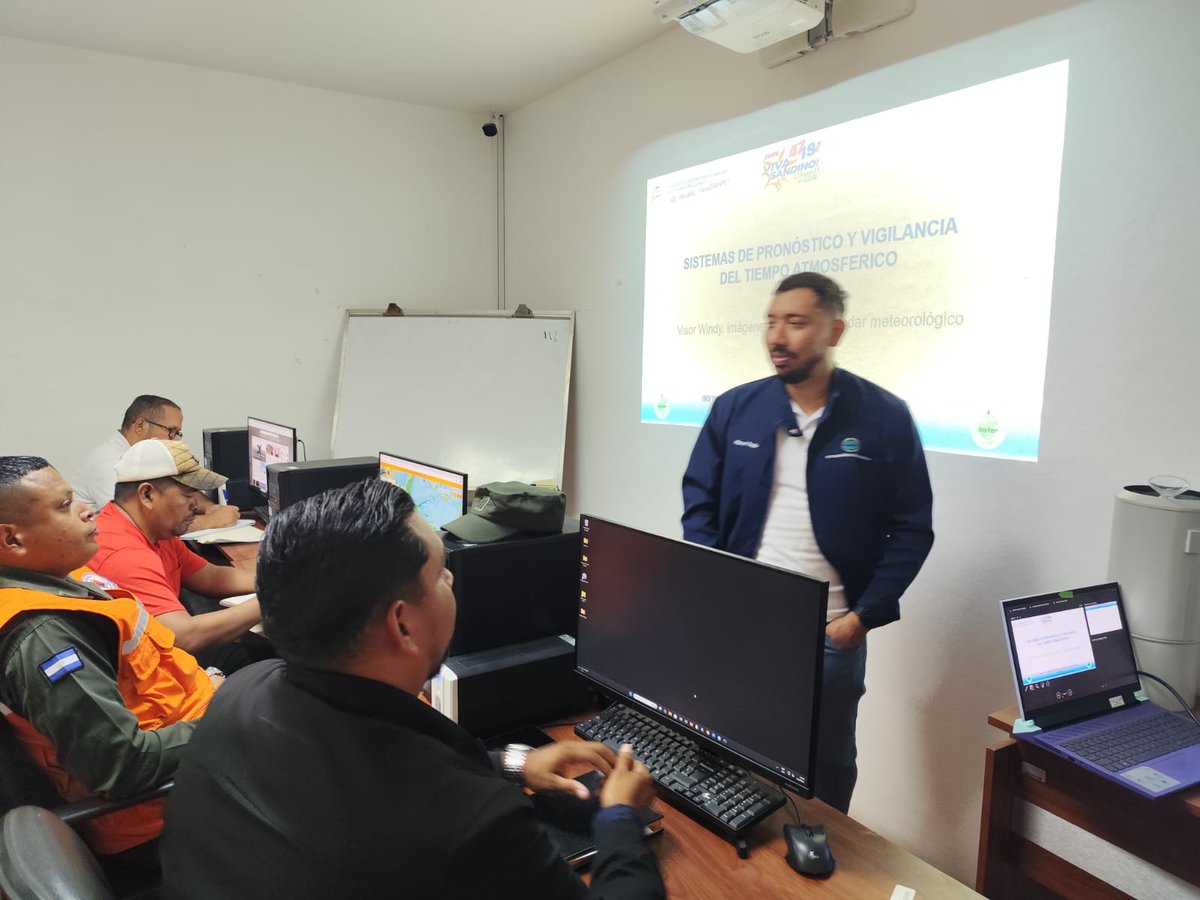 CDSINAPRED's tweet photo. SINAPRED, a través de INPAE lleva a cabo, cierre de módulo I e inicio del módulo II del Curso básico de Meteorologia: "uso de tecnología en la interpretación meteorológica".

#SinapredSomosTodos #PrevenirEsVivir https://t.co/9C4a6anTcM