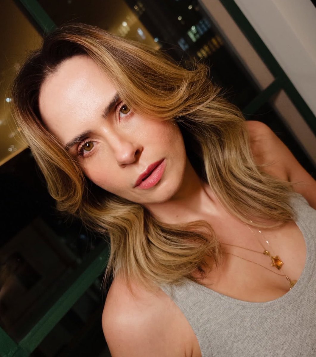 cloispolin's tweet photo. desafio tente nao dizer rosto esculpido pelo arcanjo miguel com caneta esferografica mulher imaculada https://t.co/CiSIJSFTdc