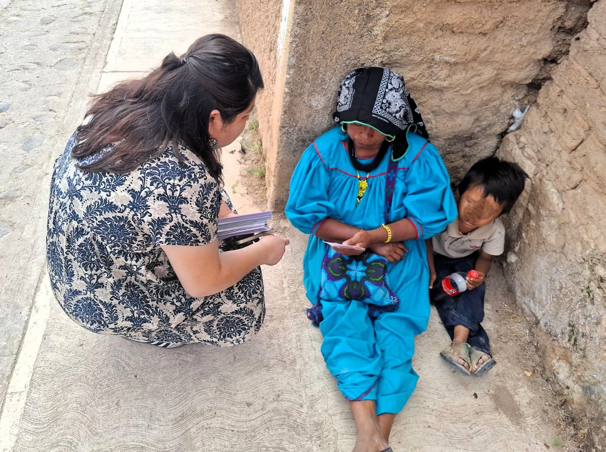 RedCJMJalisco's tweet photo. 💜 Llevar información a las comunidades es acercar oportunidades de vivir libres de violencia. El #CJMColotlán, en brigadas #YoJalisco, visitó Ocota de la Sierra y Mesa del Tirador para hablar con 261 mujeres wixarikas sobre violencia y el Violentómetro. #HazRed 🌸 https://t.co/urtXIykRs9