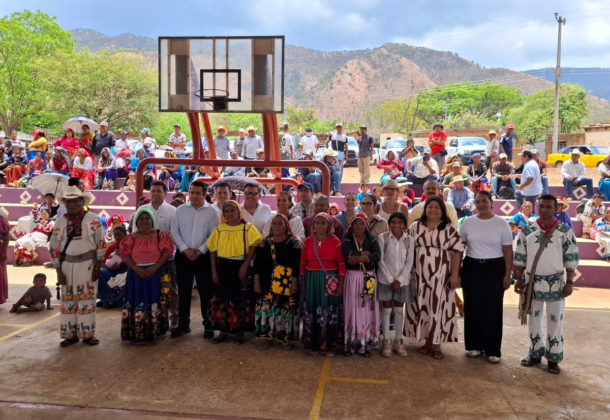 RedCJMJalisco's tweet photo. 💜 Llevar información a las comunidades es acercar oportunidades de vivir libres de violencia. El #CJMColotlán, en brigadas #YoJalisco, visitó Ocota de la Sierra y Mesa del Tirador para hablar con 261 mujeres wixarikas sobre violencia y el Violentómetro. #HazRed 🌸 https://t.co/urtXIykRs9