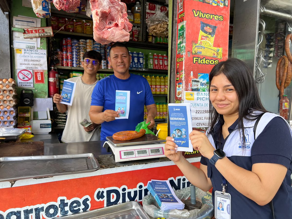 IESS_Manabi's tweet photo. #IESSteCuida | Llegamos a todos los rincones de Manabí.🚙

Los comerciantes del centro de Portoviejo recibieron asesoría sobre los servicios y prestaciones que ofrece el @IESSec.

Accede a los beneficios y asegura tu futuro.👨‍👩‍👧‍👦
¡Afíliate ya! ✍️ https://t.co/hpSPPdZLrl
