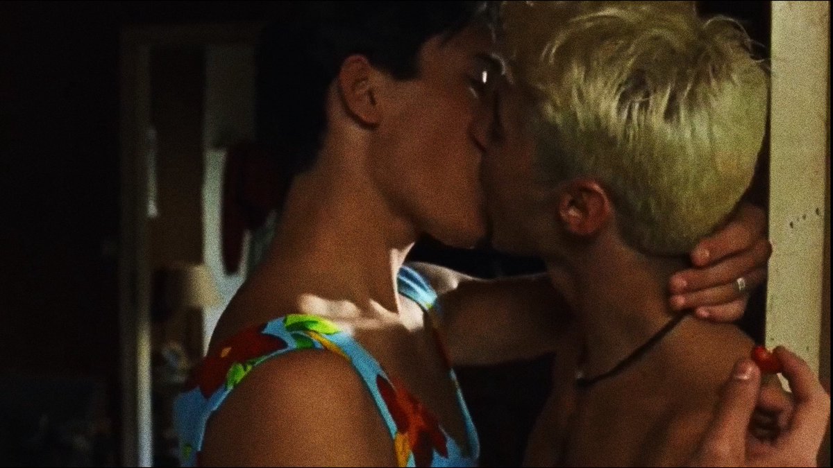 mazzysstars's tweet photo. une robe d’été, dir. françois ozon (1996) https://t.co/o7REk71glV