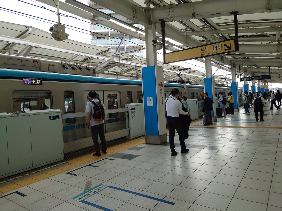 masanii_drone's tweet photo. 上大岡へ久々の電車移動、あぶねぇ〜❗️

いつもの電車にもう少しで乗り遅れそうでした
午前中はＫさんのJUIDA講習です
終わったら、Japan Drone展に駆けつけます✌
#永ちゃん, #ドローン, #空撮映像, #ロードバイク, #写真好き, #上大岡, #アカフーパーク, #YDIS, #国家資格講習, #JUIDA講習 https://t.co/lFEaZ6P6R5