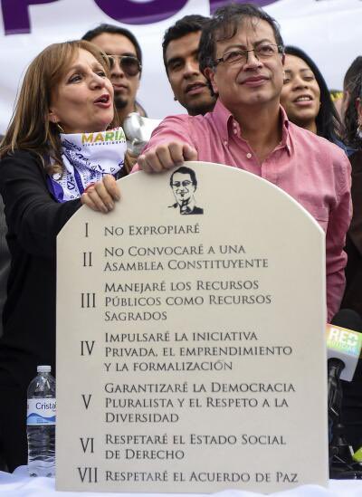 Alej0_Cuervo's tweet photo. @PactoCol @IvanCepedaCast @LuisGMurillo @CamiloRomero @ClaraLopezObre @PartidoVerdeCoL @sergio_fajardo @ClaudiaLopez @JenniferPedraz @JDOviedoAr @RoyBarreras @SondraMacol Ya les mintieron descaradamente en la cara una vez (Mil veces) ¿Que los hace pensar que ahora si es cierto?  Solo se quieren quedar en el poder, cueste lo que cueste y mienta sobre lo que tenga que mentir https://t.co/6X1jNFvGs8