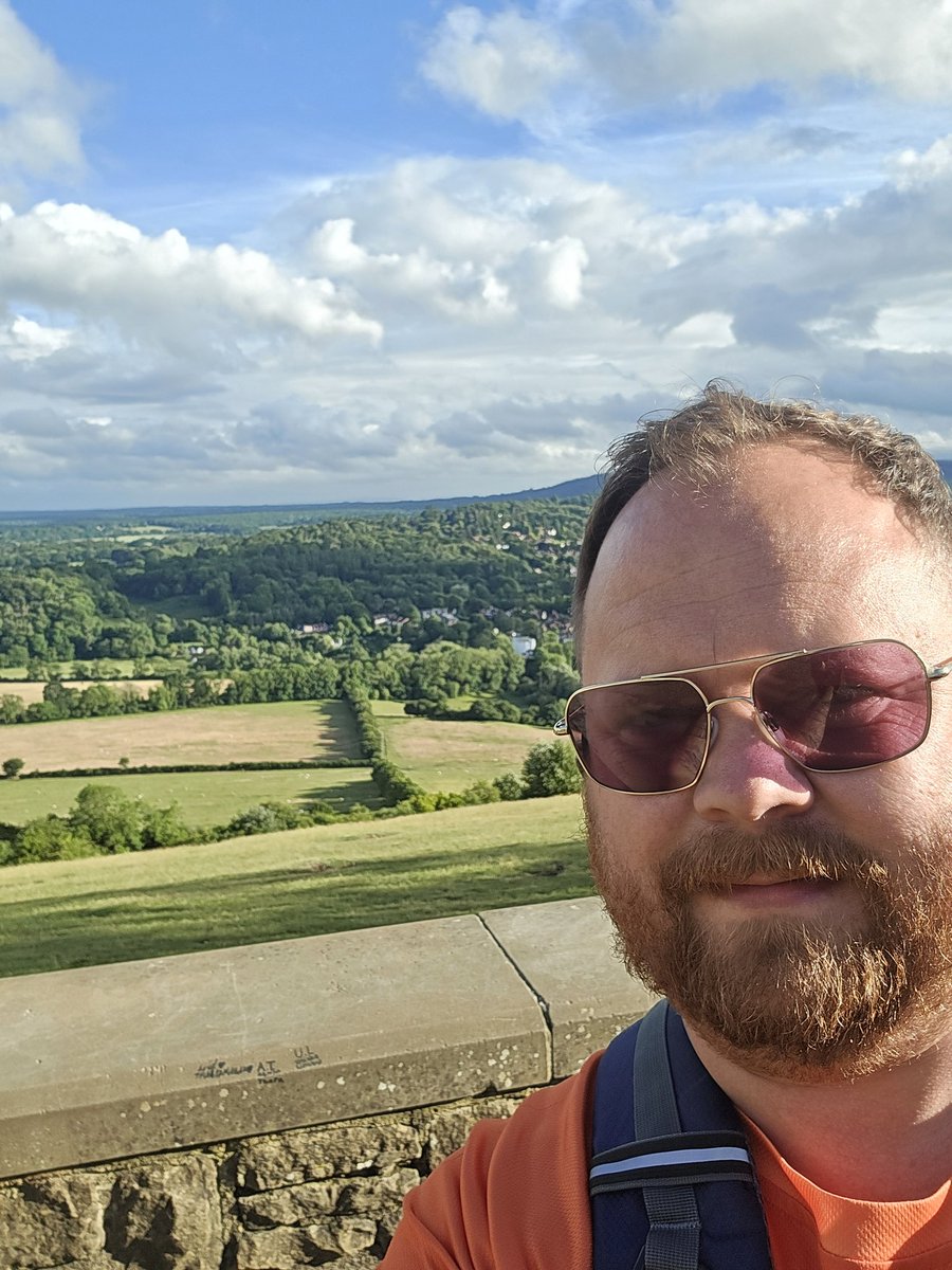 garyparker83's tweet photo. Afterwork evening hike up and down boxhill 8.8km #training #3peaks #threepeaks #Phyllistuckwell #charity https://t.co/FFvl7aaujx