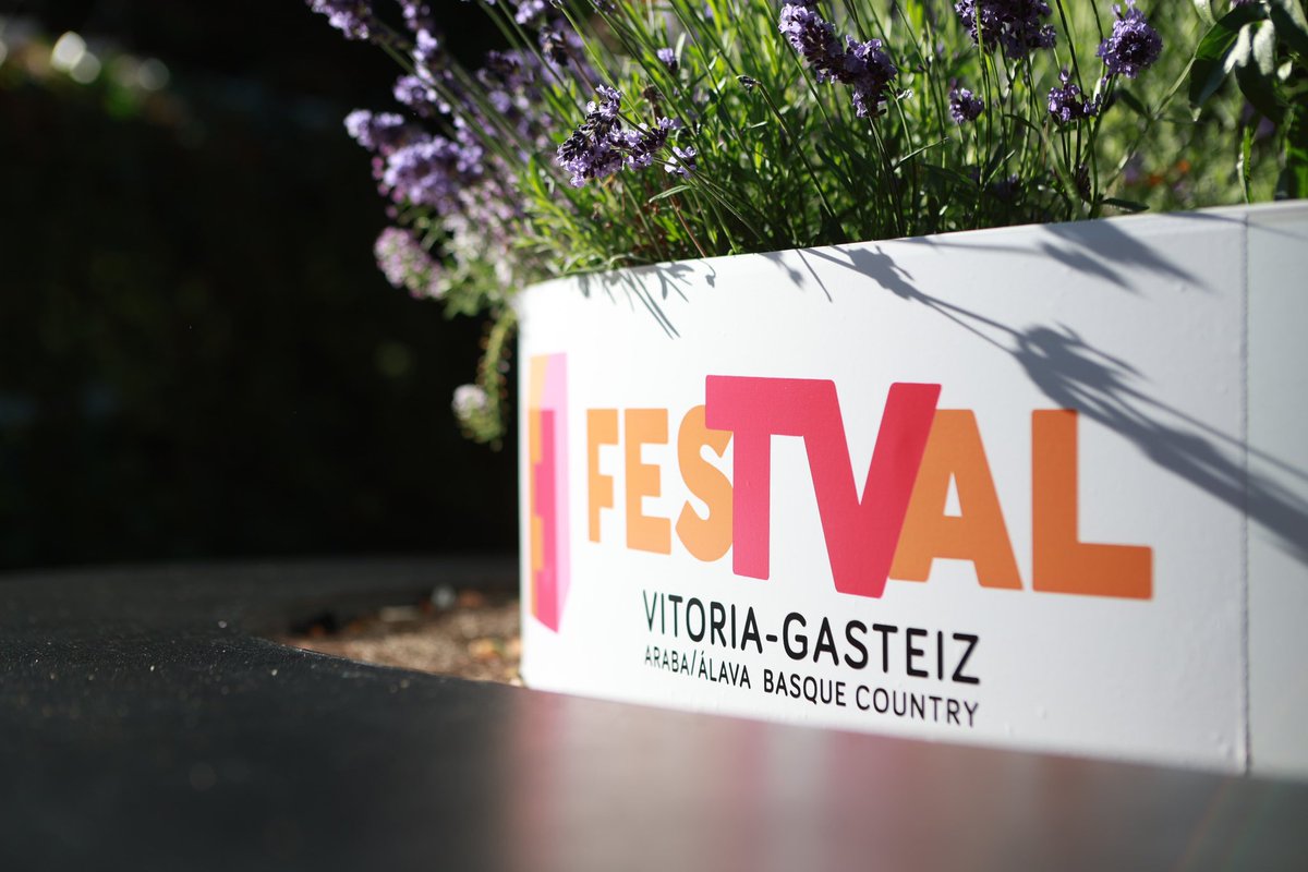 FesTVal's tweet photo. 🔜 ¡𝗔𝗾𝘂í 𝘆 𝗮𝗵𝗼𝗿𝗮 arranca la CUENTA ATRÁS de la 1️⃣8️⃣ª edición del #FesTVal de @vitoriagasteiz!

☀️ ¡Gracias, #Madrid! ☀️

🫶 ¡Gracias, amigxs y compañerxs de la #televisión! https://t.co/3GPaKwHwmW