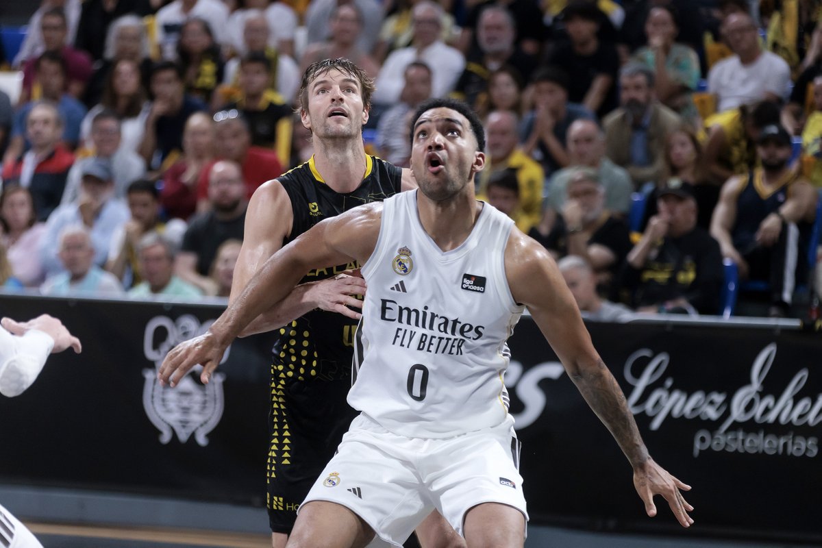 imbello1's tweet photo. El @RMBaloncesto  sale del Santiago Martín empatando la serie con un gran partido tras el descanso (65-85 al minuto 30) ante un rival @CB1939Canarias    lo agota todo sin recompensa. FOTO LIGA ACB e info en https://t.co/ysjbM3Y6sG https://t.co/vgXAHctGb8