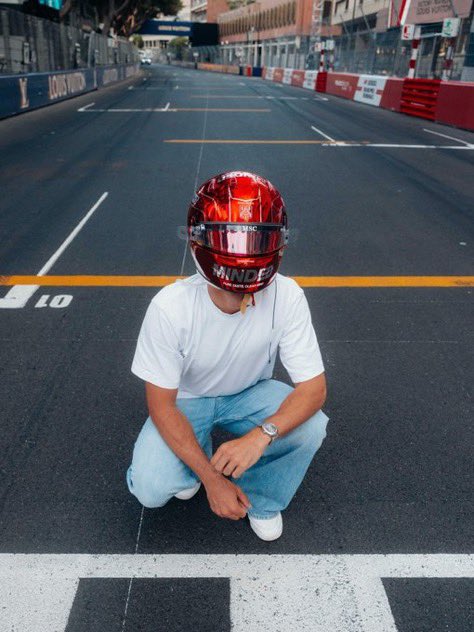 LeSprintEdition's tweet photo. Le casque spécial de Pierre Gasly pour ce week-end à Monaco. 🇲🇨

#F1 https://t.co/YuaLGXST9Y