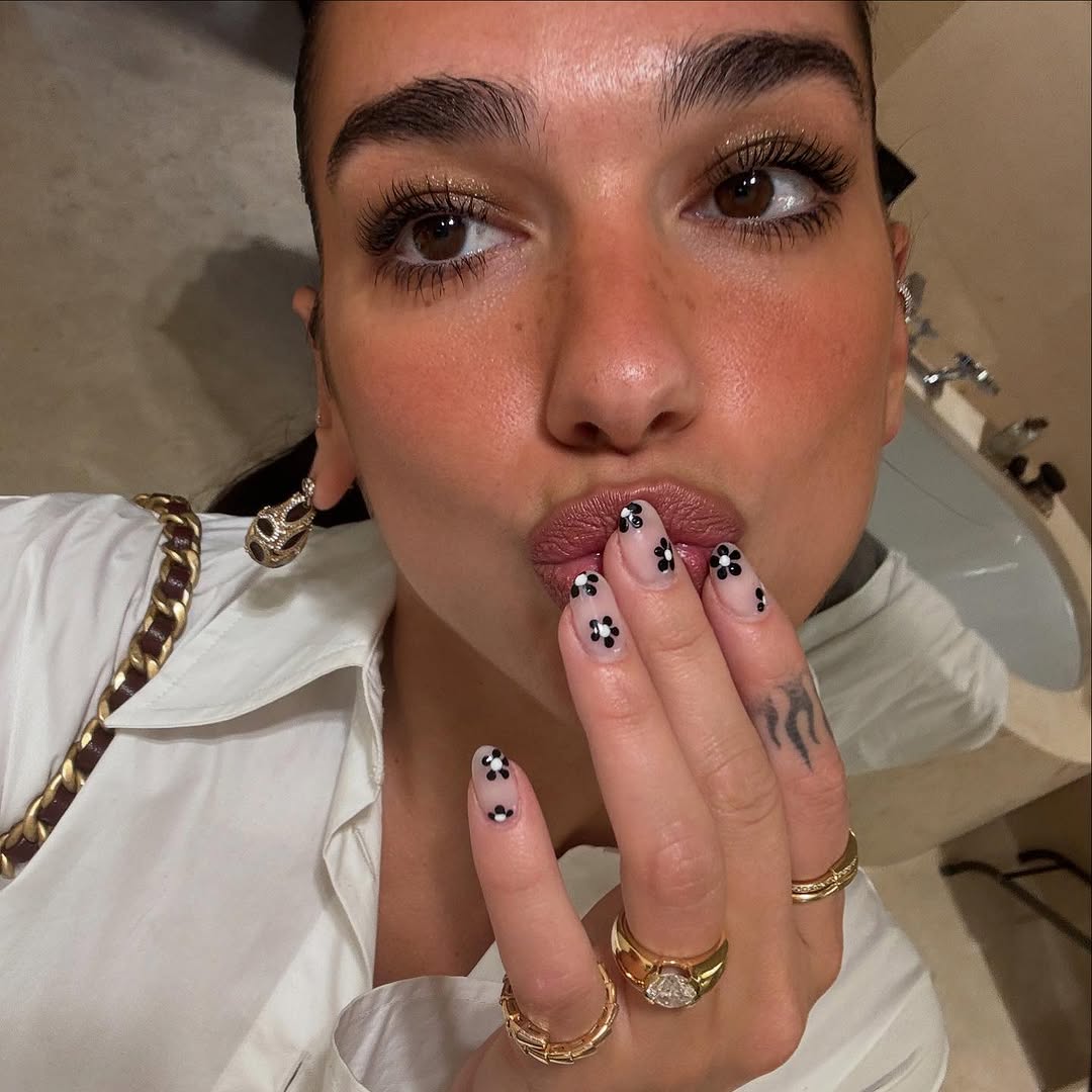 popsvibe's tweet photo. Dua Lipa https://t.co/YMPyJRQalc