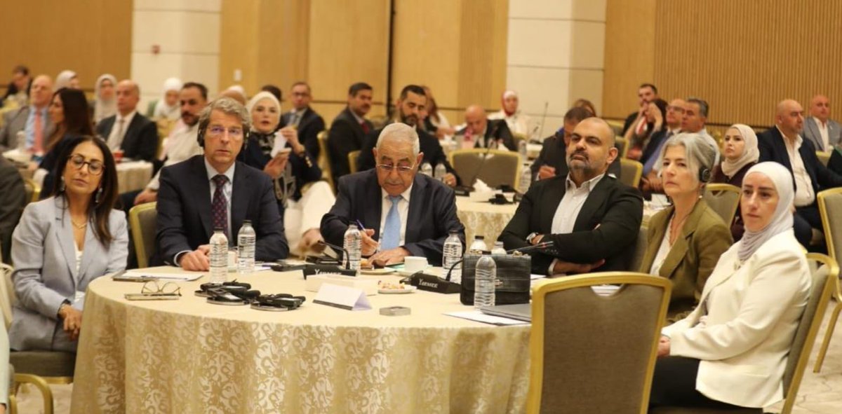 Senatejordan's tweet photo. عمّان 4 حزيران( مجلس الأعيان ) _ شارك  رئيس لجنة الصحة والبيئة والسكان في مجلس الأعيان،  العين الدكتور ياسين الحسبان،في الورشة الوطنية الختامية لعرض مخرجات الاستعراض الوطني الطوعي الثالث لعام 2026، التي افتتحتها وزيرة التخطيط والتعاون الدولي زينة طوقان ونظمتها الوزارة في عمّان.
وناقشت الورشة أبرز نتائج وتوصيات التقرير الوطني الخاص بمتابعة تنفيذ أهداف التنمية المستدامة، تمهيدًا لعرضه خلال المنتدى السياسي رفيع المستوى في الأمم المتحدة بنيويورك، مؤكدةً التزام الأردن بمواصلة جهود التنمية المستدامة وتعزيز الشراكة بين مختلف المؤسسات الوطنية.

التفاصيل : https://t.co/YnjFrO1Q3l
#مجلس_الأعيان_الأردني #عمان #الاردن