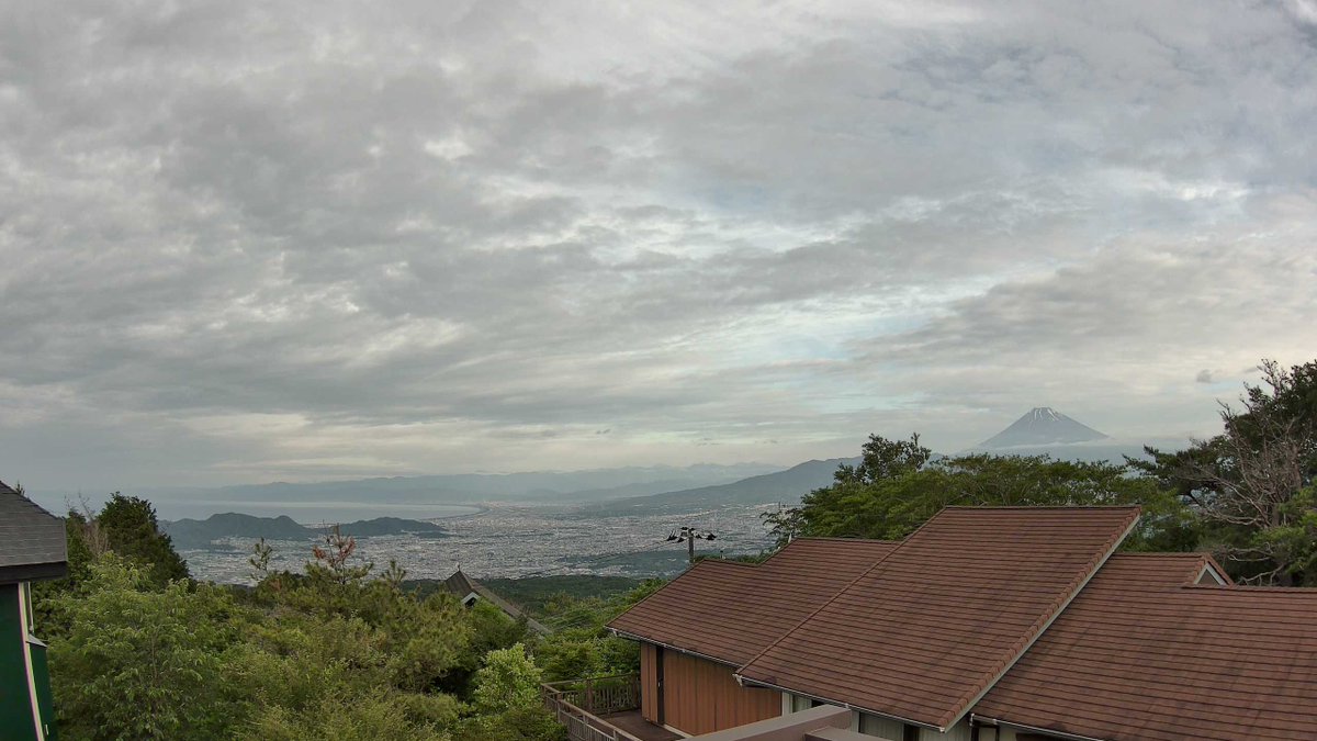 2001_sugimura's tweet photo. 建物の一番高い位置にカメラを設置してきた。 https://t.co/Hjz0IoCRO1