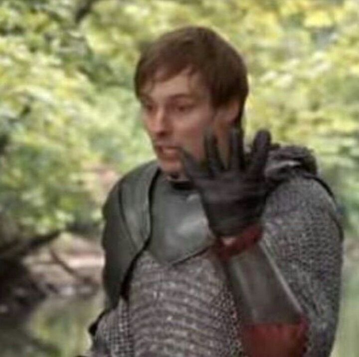 EndlessLogo's tweet photo. Wait how about 
🤗New and unique challenge for Merlin Fandom “try not to put Arthur’s death scene in every edit” 
GIVE ME A BREAK PEOPLE https://t.co/Xj1lV702DK